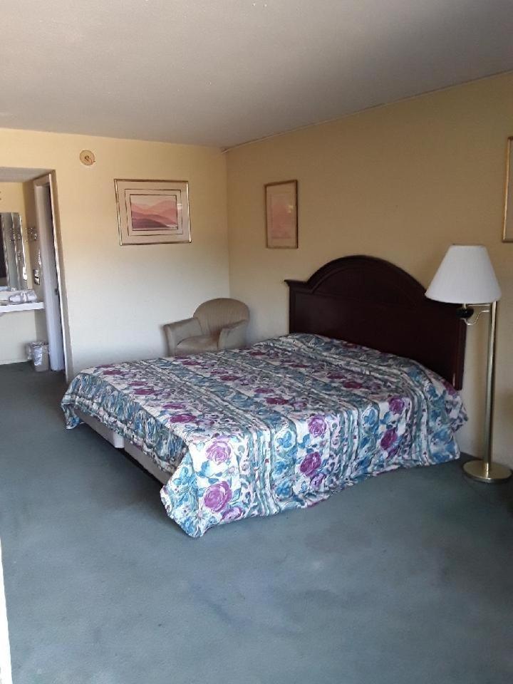 Regency Inn Fayetteville/Fort Bragg Εξωτερικό φωτογραφία